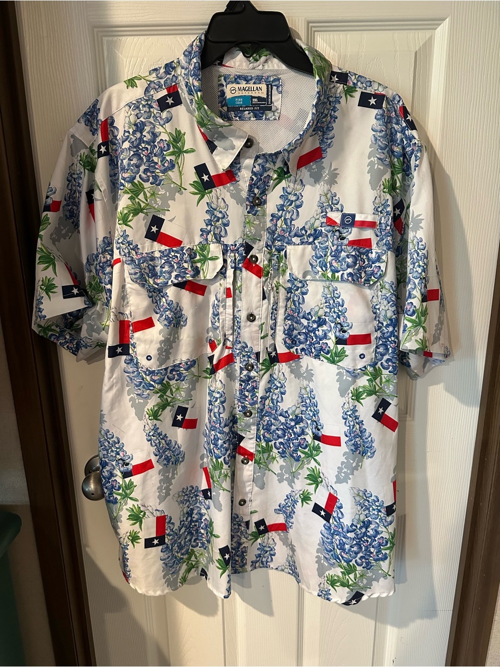 Magellan Outdoors Men’s White Bluebonnet & Texas Flag Short Sleeve Shirt 2XL